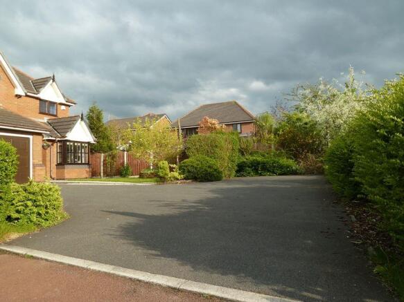 Spacious Driveway