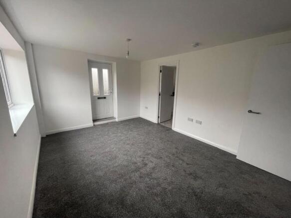 2 bed Apartment to rent Image 4