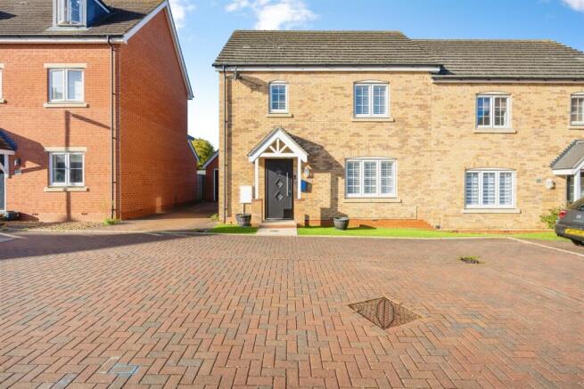3-bed semi-detached on Potter Meadows, Shortstown, Bedford, £350,000