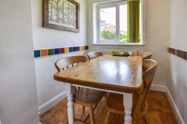BREAKFAST/DINING AREA