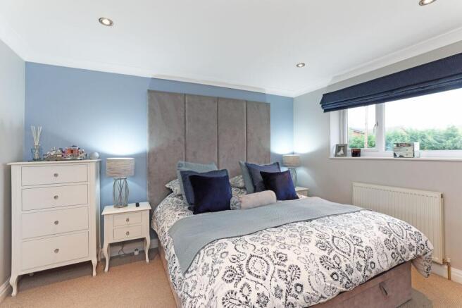 5 bed Detached for sale Image 7