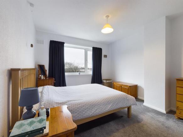 Bedroom 1.jpg