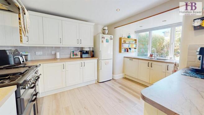 08e495f3-6-Newlands-Drive-04112025_095131.jpg