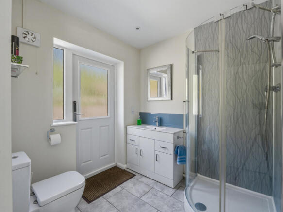 4 bed Detached Bungalow for sale Image 11