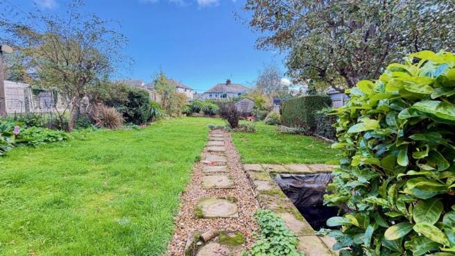 LARGE REAR GARDEN
