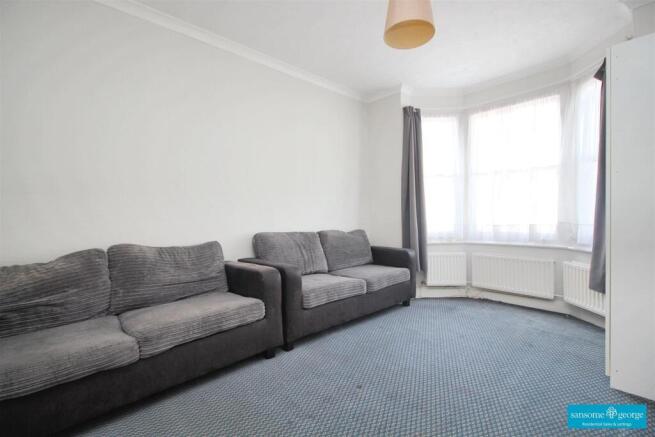 Living Room / Bedroom 5