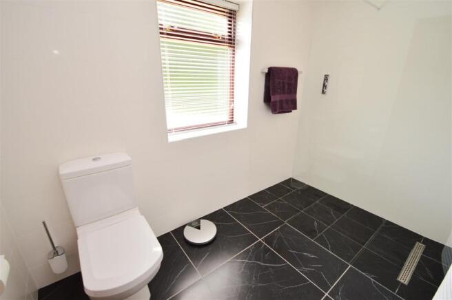Master En Suite.JPG