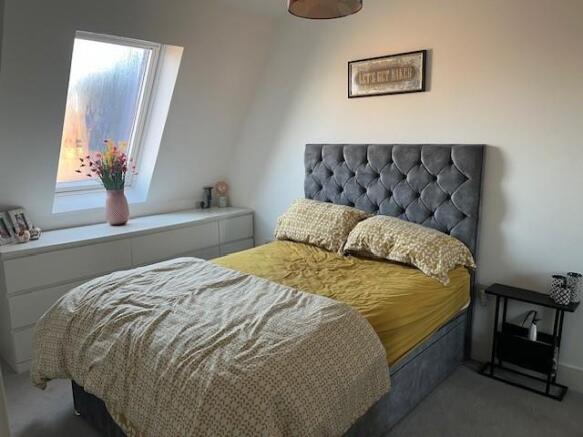 32 Manor Gardens photo 3.jpg