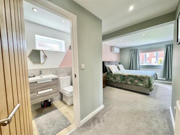 3 bed Detached for sale Image 4