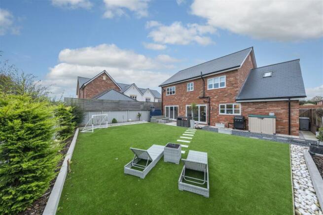 Moorings Close, Wardle photo 4