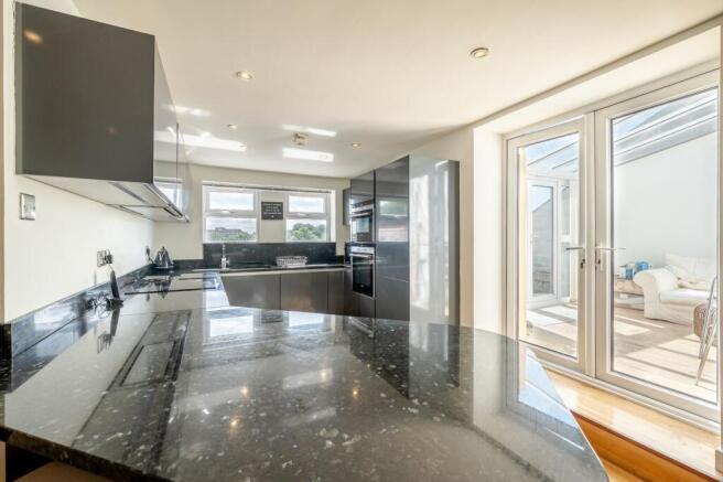 2 bed Flat for sale Image 7