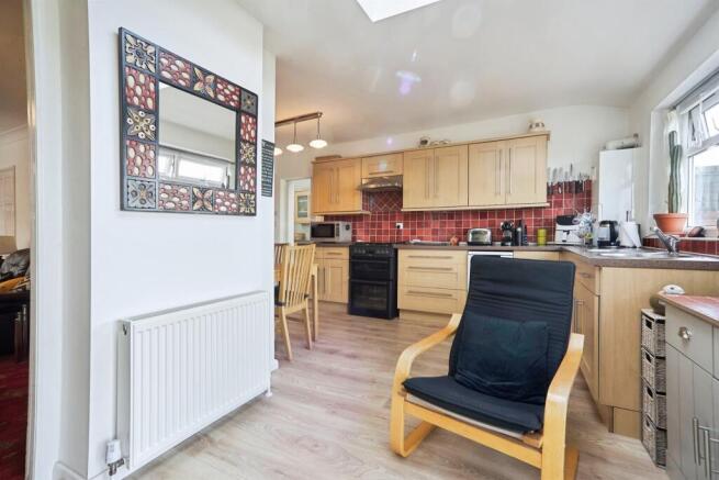 3 bed Semi-Detached for sale Image 4