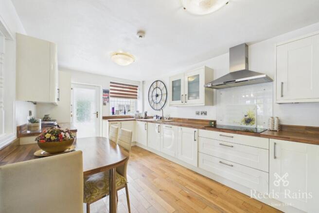 3 bed Bungalow for sale Image 6