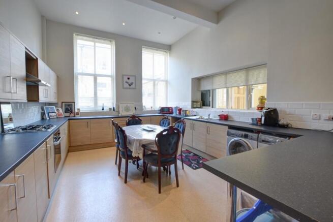 Kitchen 1.jpg