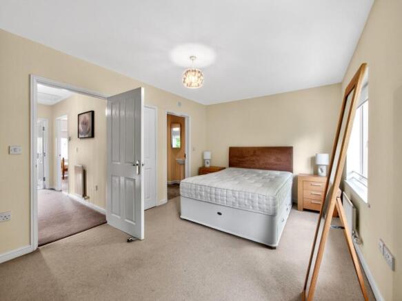 4 bed Town House for sale Image 10