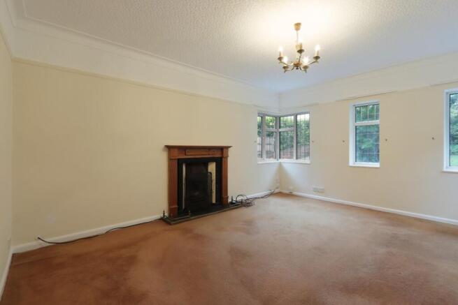 5 bed Detached Bungalow for sale Image 4