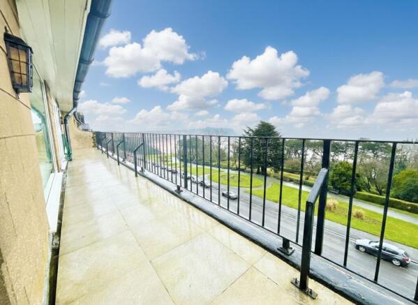4 bed Apartment for sale Image 4