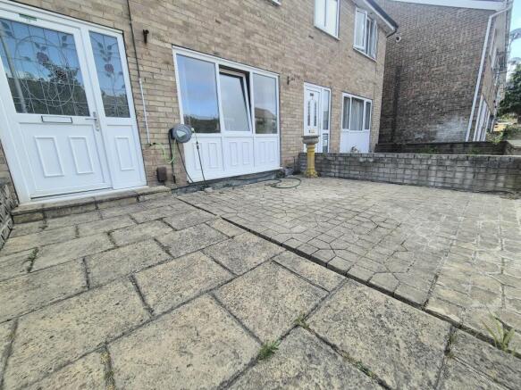 3 bed Terraced to rent Image 12
