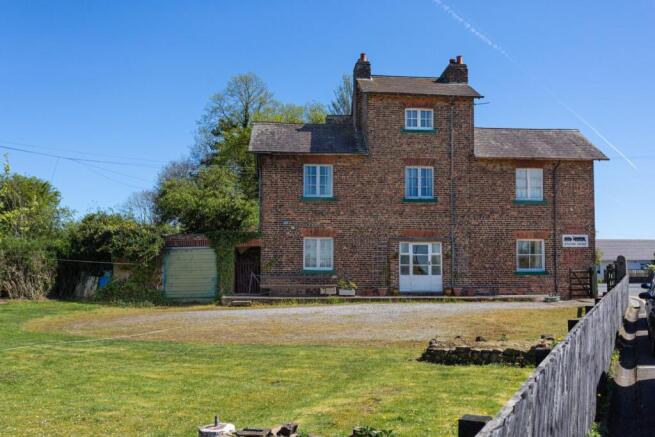 5 bed House for sale Image 7