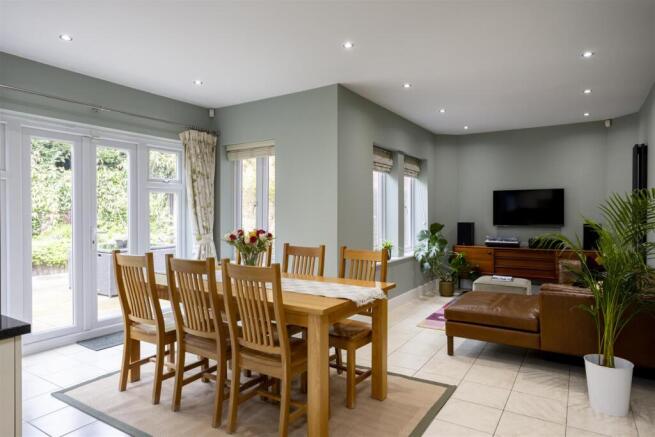 4 bed Detached for sale Image 8