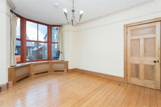 LIVING ROOM b.jpg