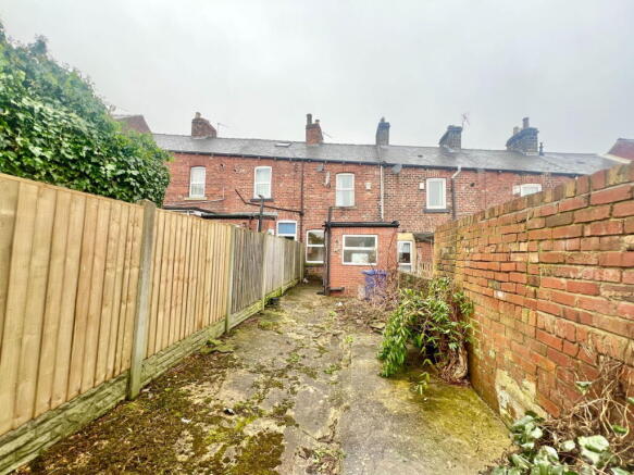 2 bed Terraced to rent Image 10