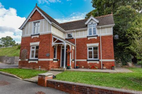 Drake Lane, Dursley