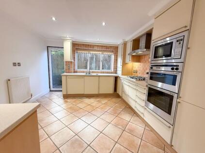 Kings Avenue, Penn Hill, BH14