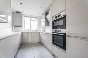 8, Dalefield, Roebuck Lane, Buckhurst Hill IG9 5QT