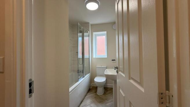 4 bed Terraced to rent Image 12