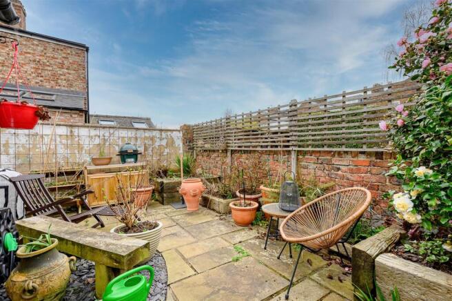 3 bed Terraced for sale Image 12