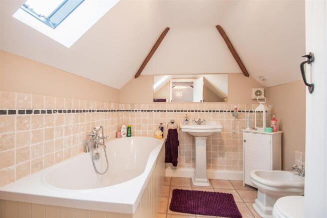 8462208-interior21.jpg