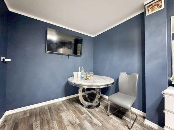 SITTING ROOM/DOWNSTAIRS BEDROOM