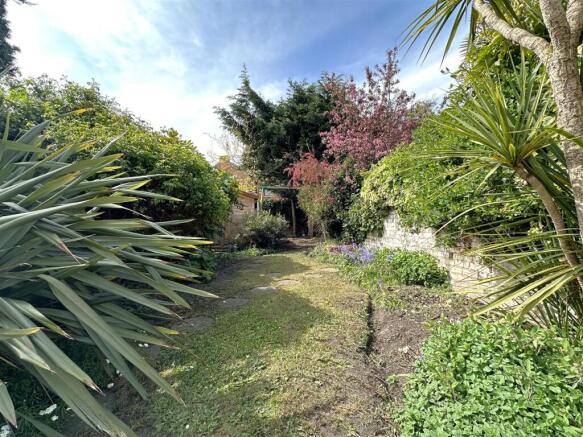 Established Private Garden 446