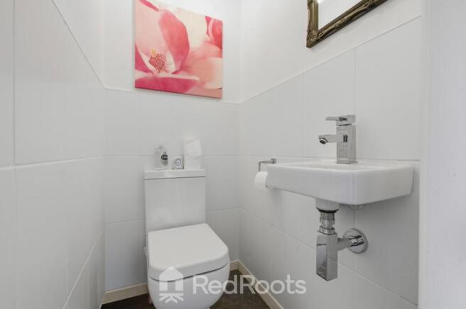 4 bed Detached for sale Image 10