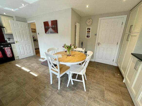 Eat-in kitchen/dining area