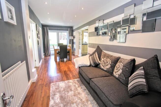 FAMILY/DINING ROOM