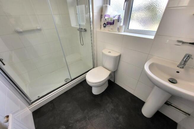 1st Floor Bathroom 