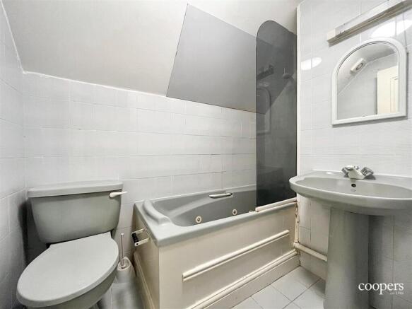 Bathroom (16).jpg