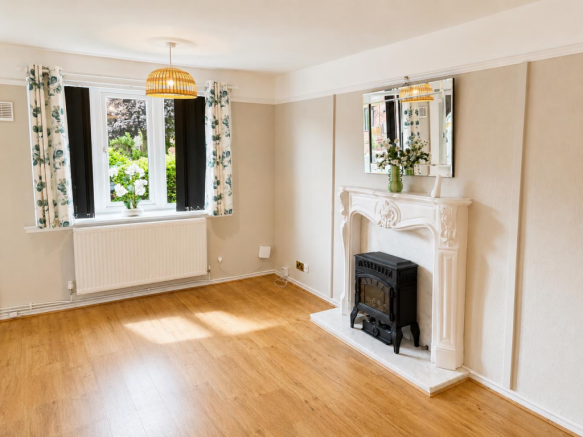 LOUNGE & DINING ROOM