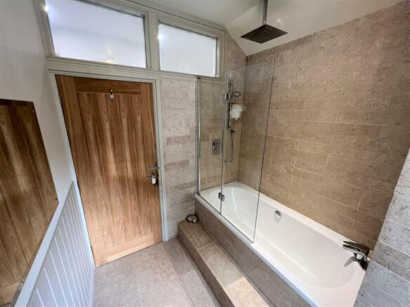 Bathroom B.JPG