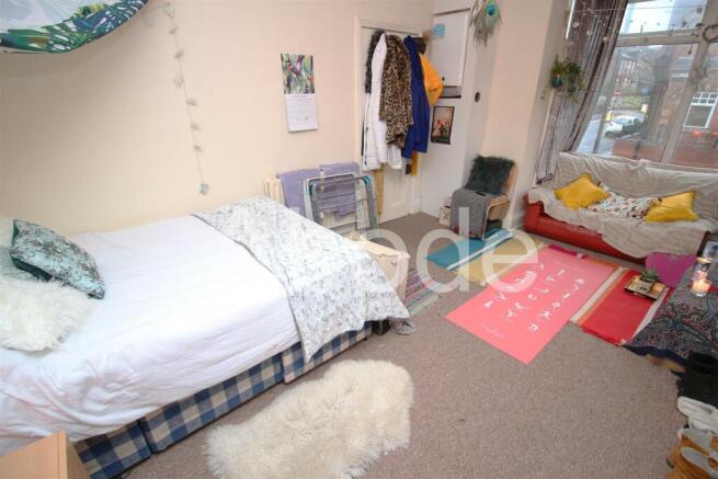 4 bed House to rent Image 6