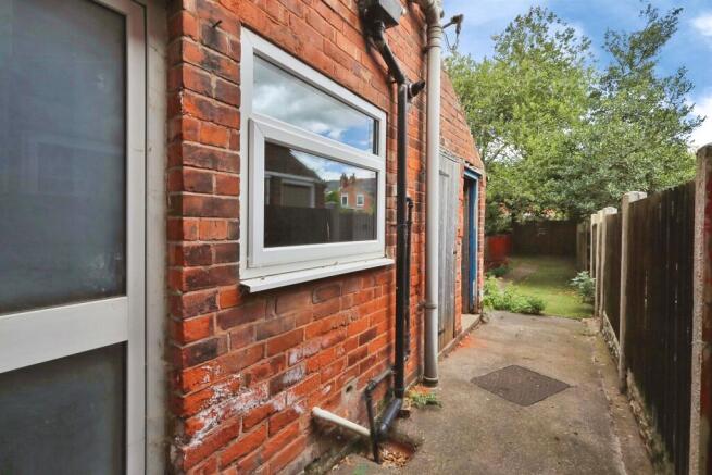 2 bed Terraced for sale Image 8