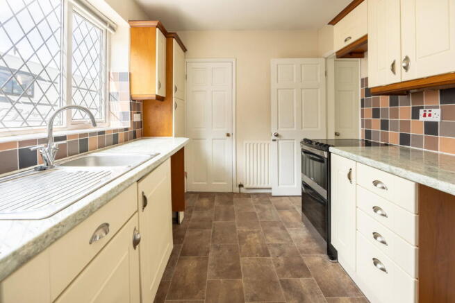 3 bed Semi-Detached Bungalow for sale Image 4