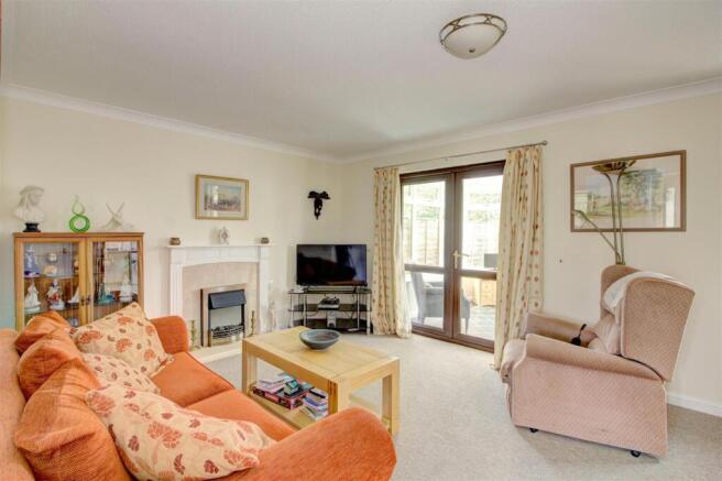 Sitting/dining room