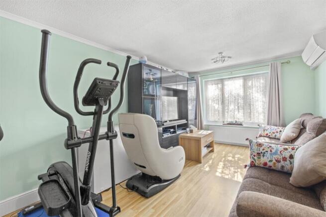 33 Brecon Way, HP13 5NN-4.jpg