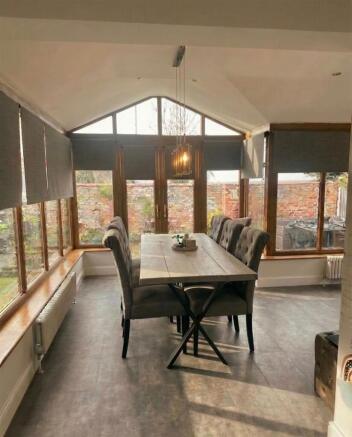 4 bed Detached for sale Image 9