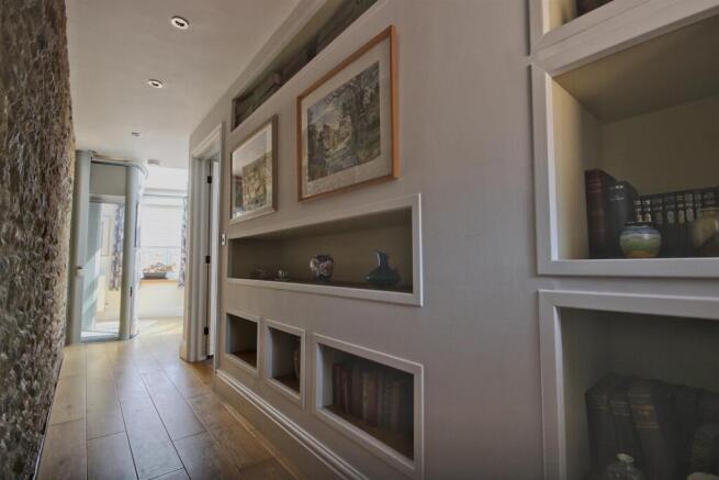 4 bed Detached for sale Image 11