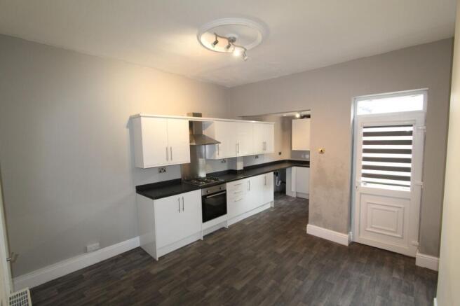 3 bed Terraced to rent Image 4
