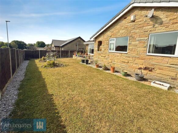 4 bed Bungalow for sale Image 12